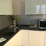 Je Suis A *